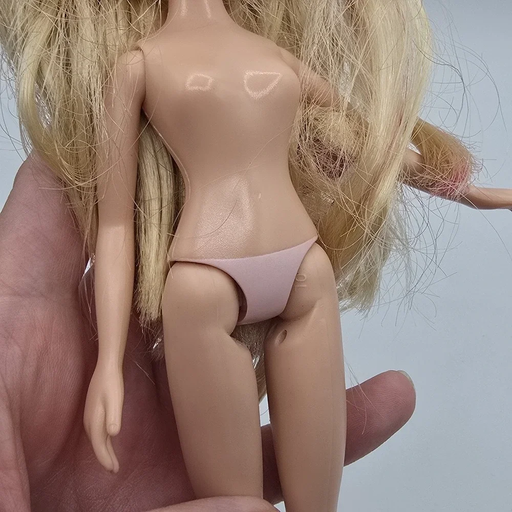 MGA BRATZ All Glammed Up Designer Streaks Cloe - Pink Hair Streaks - Nude